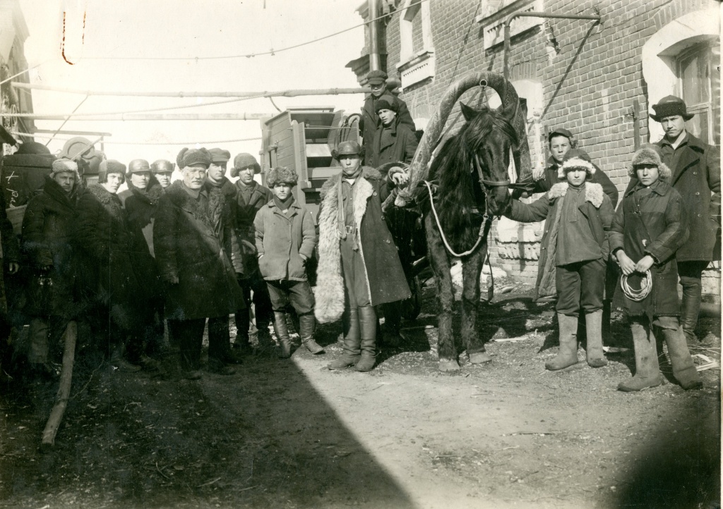 Комсомольцы г. Благовещенска на воскреснике, г. Благовещенск, 1926 г...jpg
